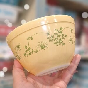 Shenandoah Pyrex 401, Small Vintage Floral Nesting Bowl, Retro Kitchen, 1980's